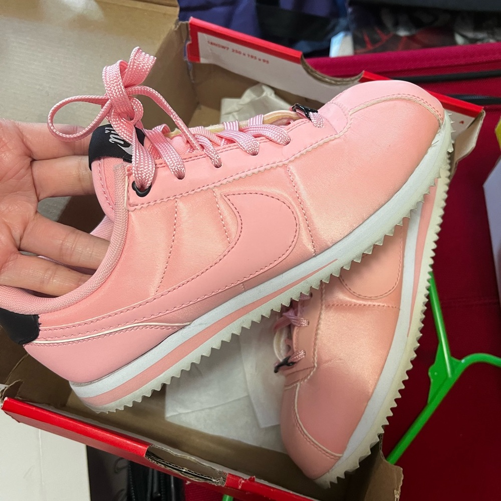 Nike Cortez vday